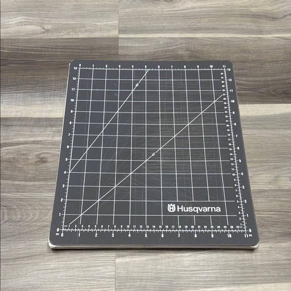 🏁 Husqvarna Cutting Mat - Picture 1 of 5